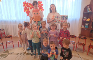 Коленька на прогулке Коленька на прогулке.